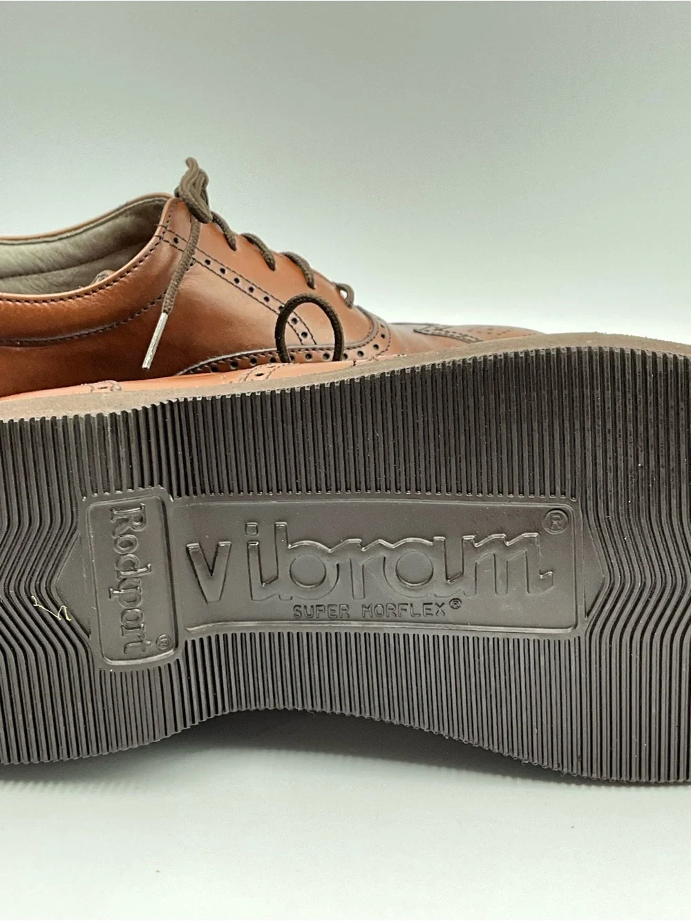 Rockport Vibram Oxford Size 9D Brown Brogue Leather Wingtip Oxfords